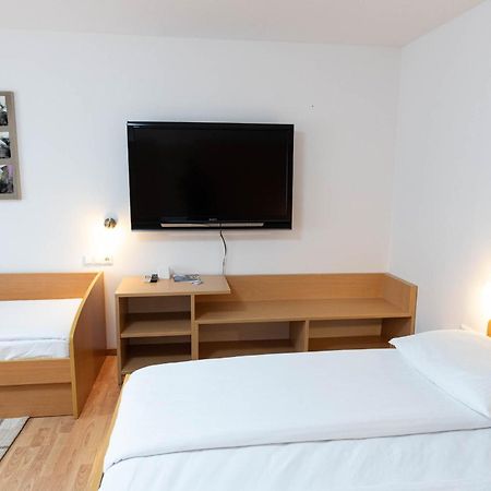 Apartmaji In Sobe Ramar Straza Exteriér fotografie