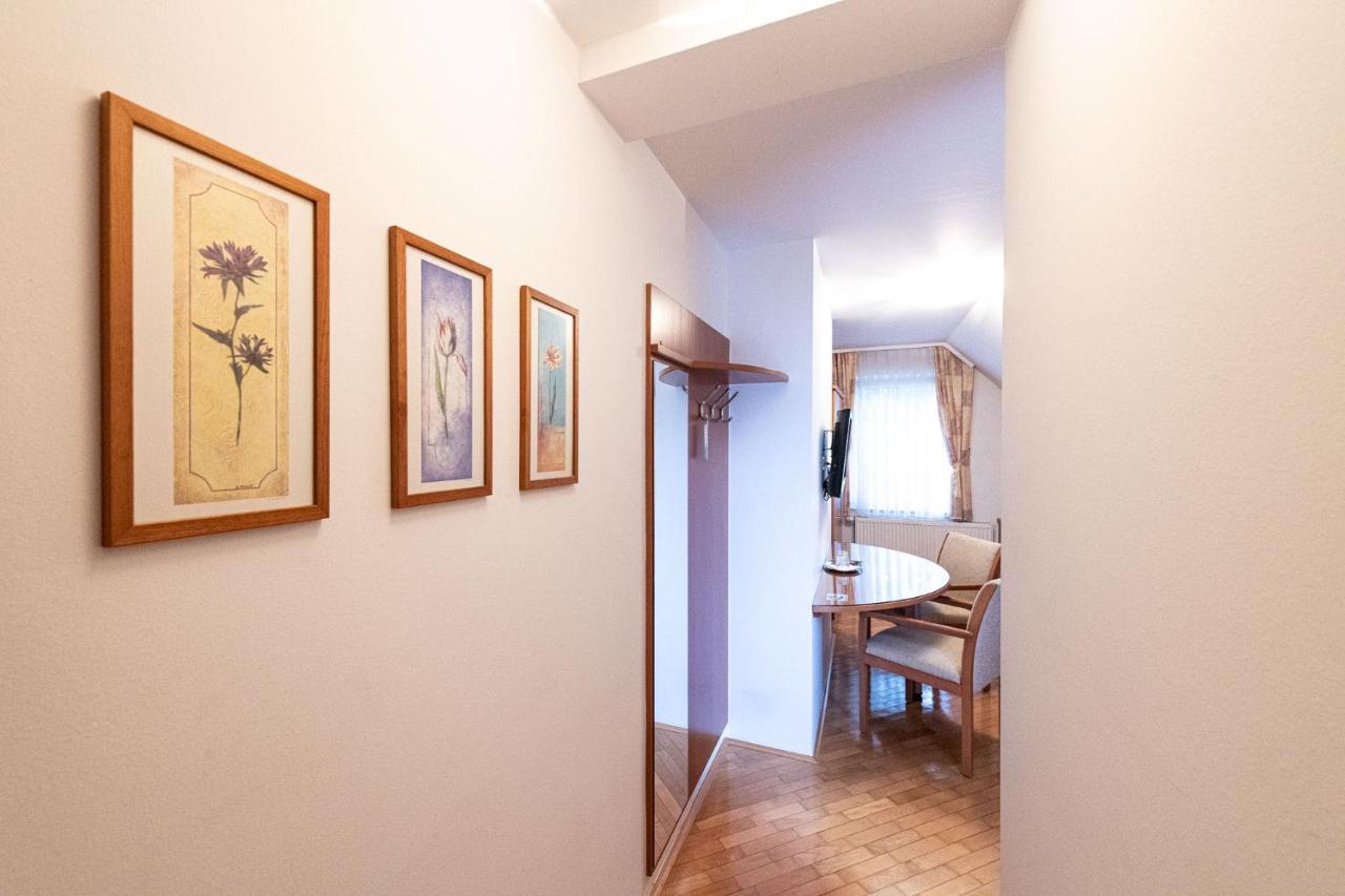Apartmaji In Sobe Ramar Straza Exteriér fotografie