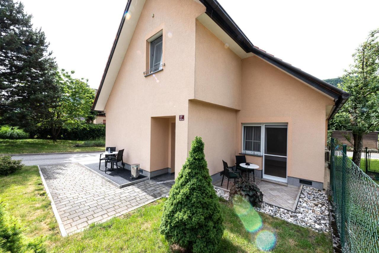 Apartmaji In Sobe Ramar Straza Exteriér fotografie