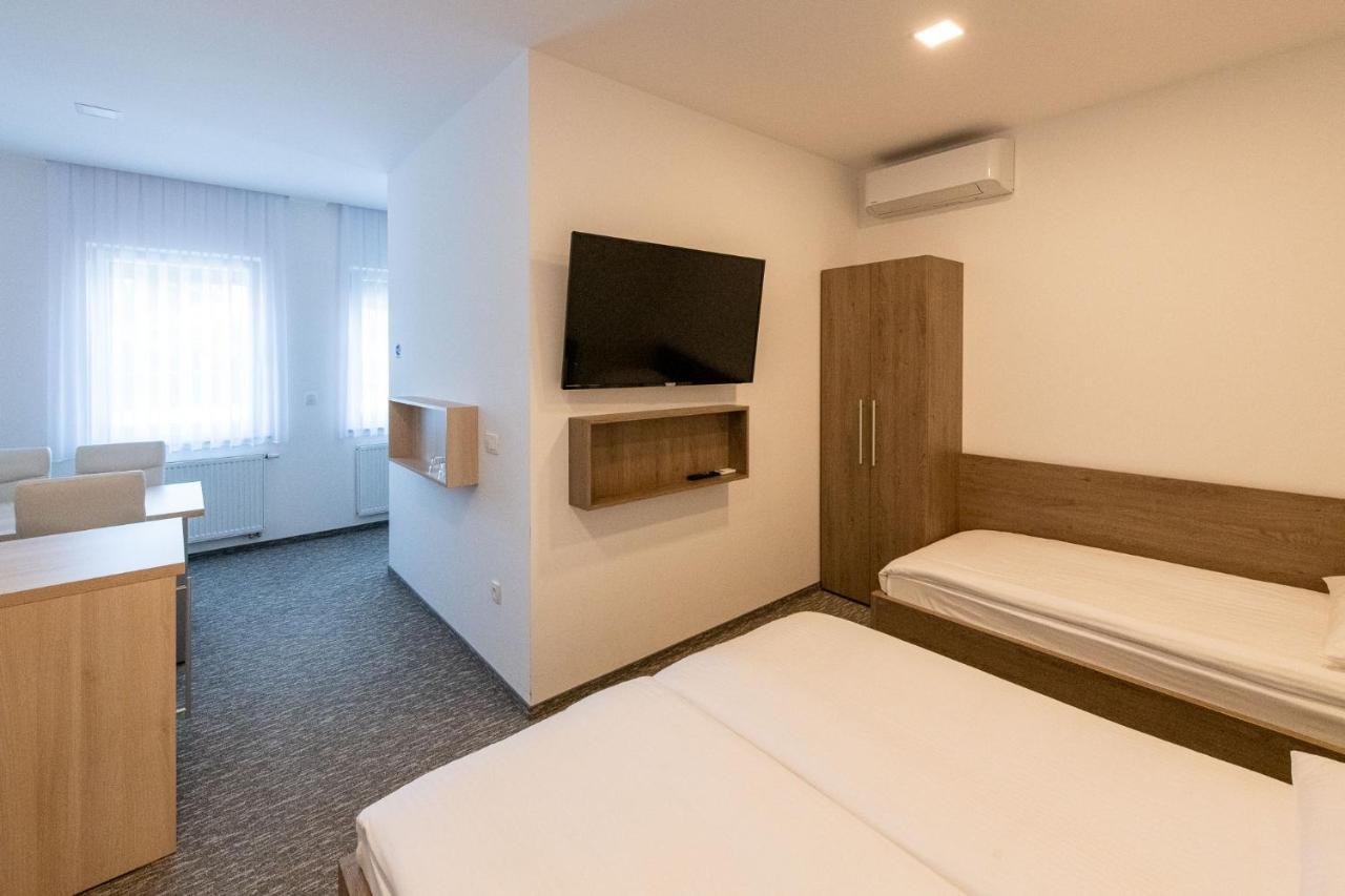 Apartmaji In Sobe Ramar Straza Exteriér fotografie
