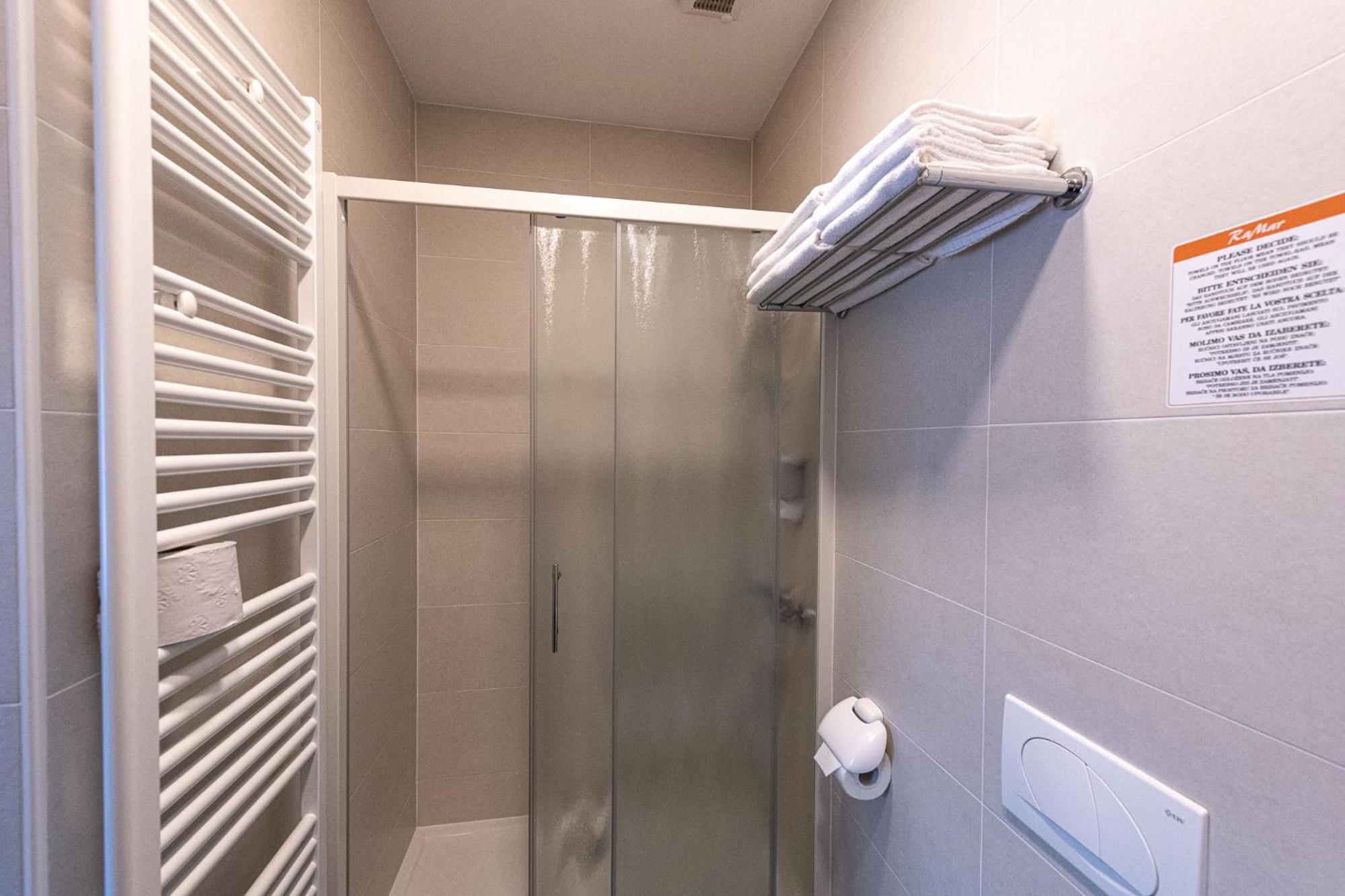 Apartmaji In Sobe Ramar Straza Exteriér fotografie