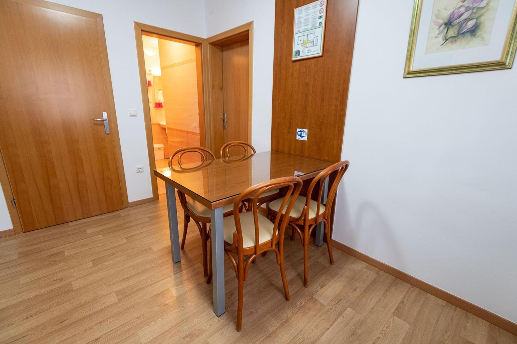 Apartmaji In Sobe Ramar Straza Exteriér fotografie