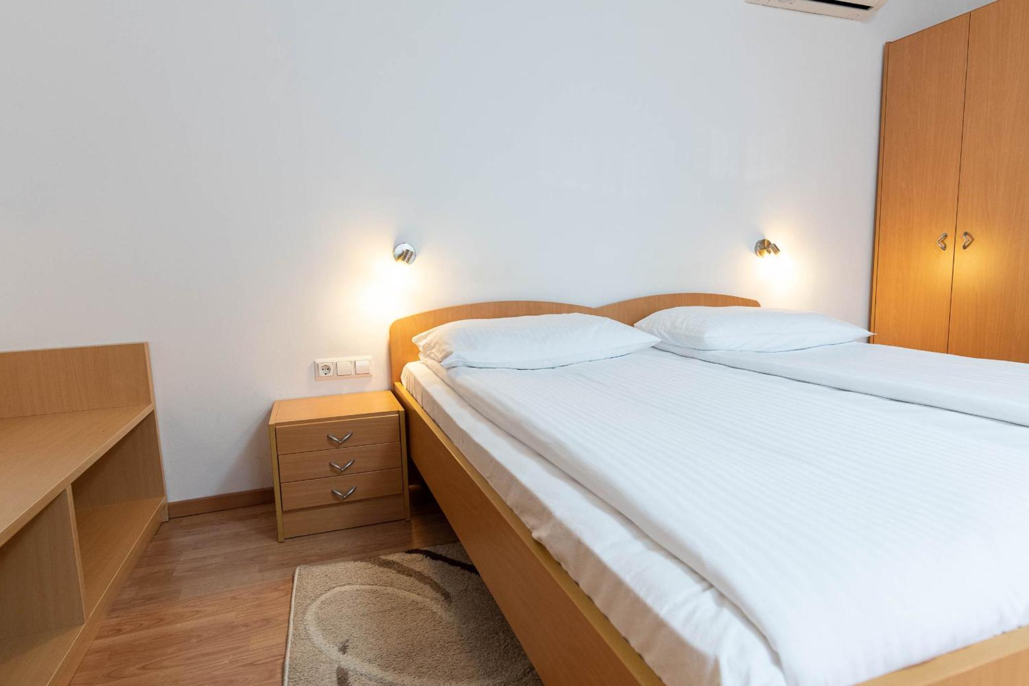 Apartmaji In Sobe Ramar Straza Exteriér fotografie