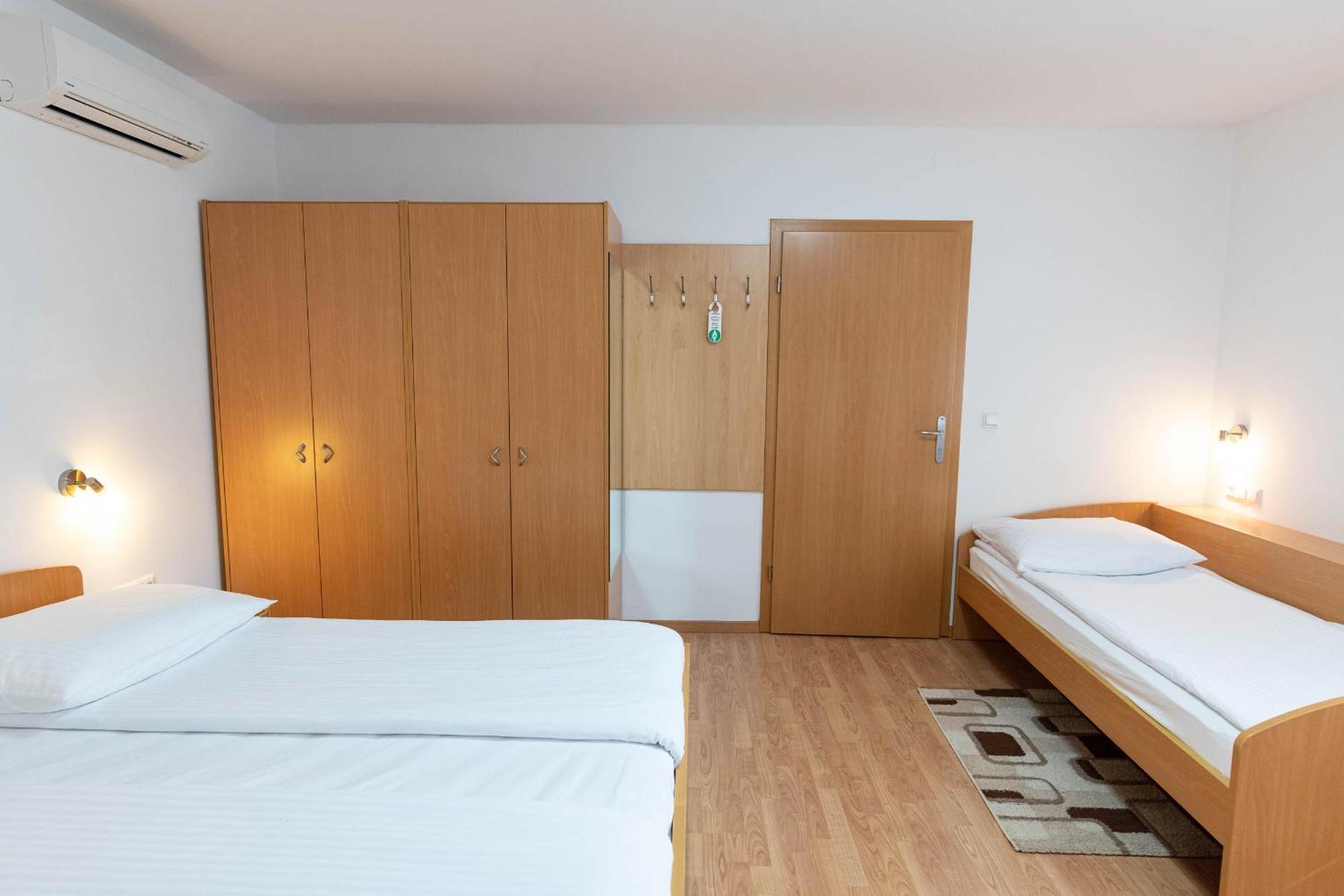 Apartmaji In Sobe Ramar Straza Exteriér fotografie