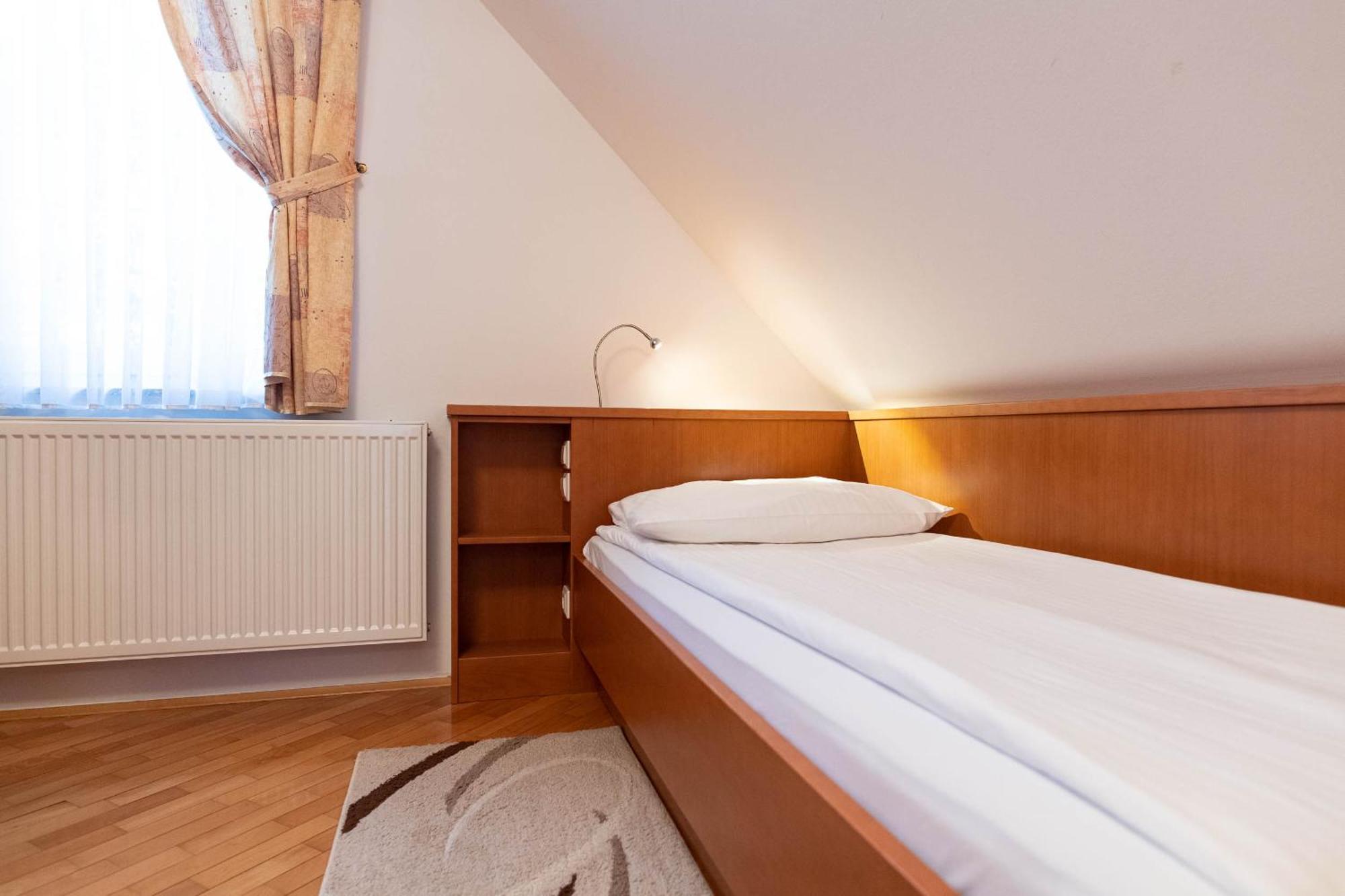 Apartmaji In Sobe Ramar Straza Exteriér fotografie