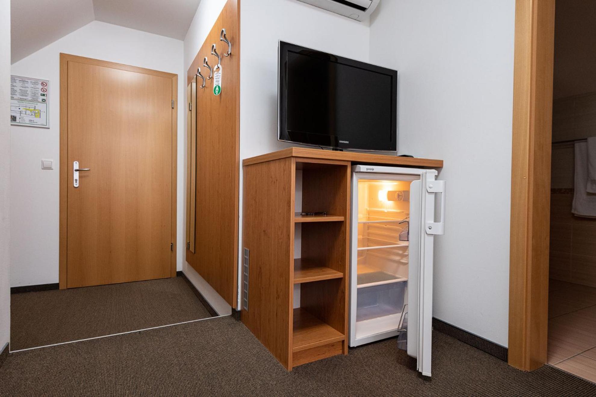 Apartmaji In Sobe Ramar Straza Exteriér fotografie