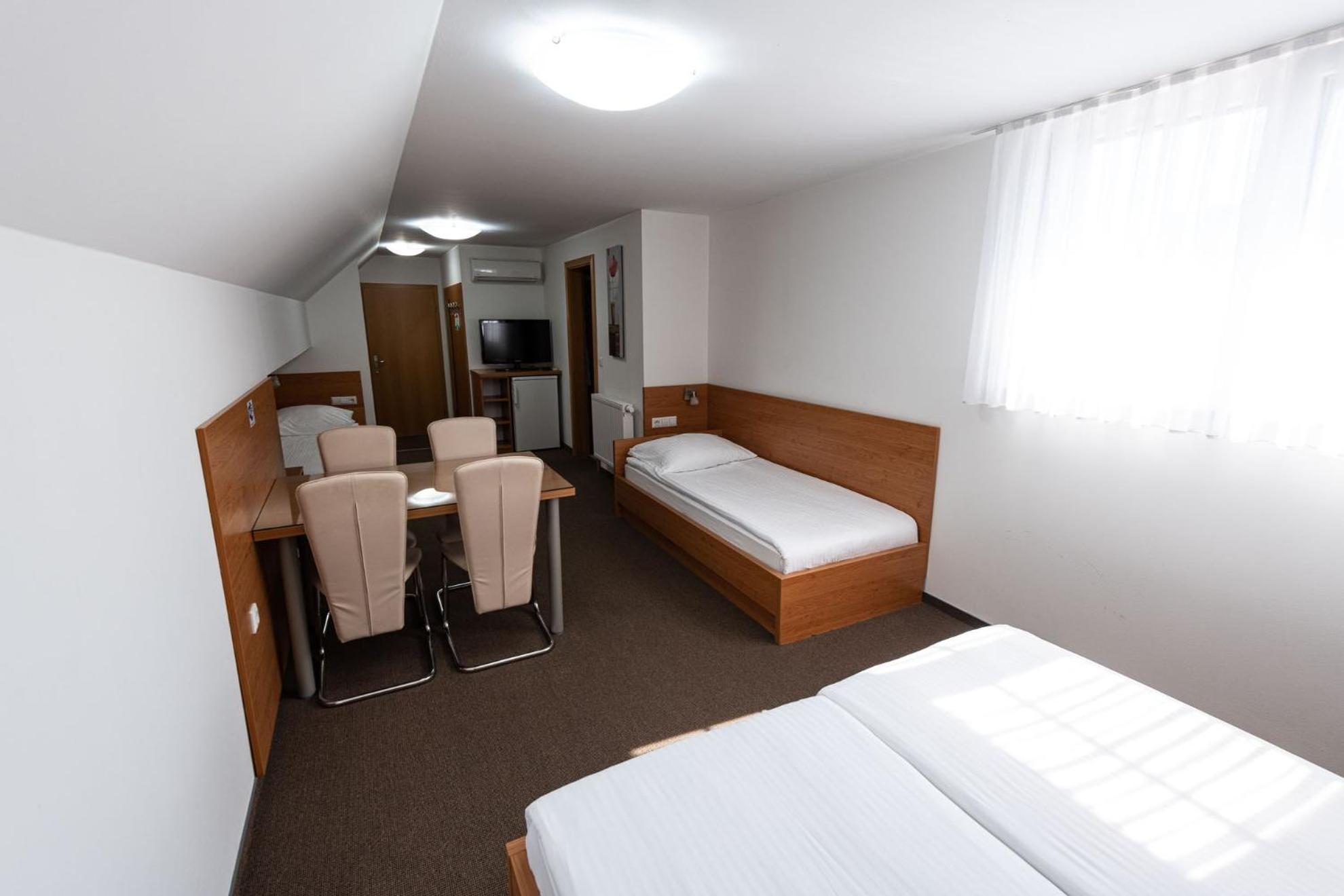 Apartmaji In Sobe Ramar Straza Exteriér fotografie