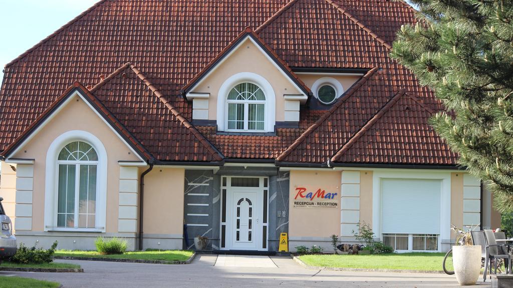 Apartmaji In Sobe Ramar Straza Exteriér fotografie